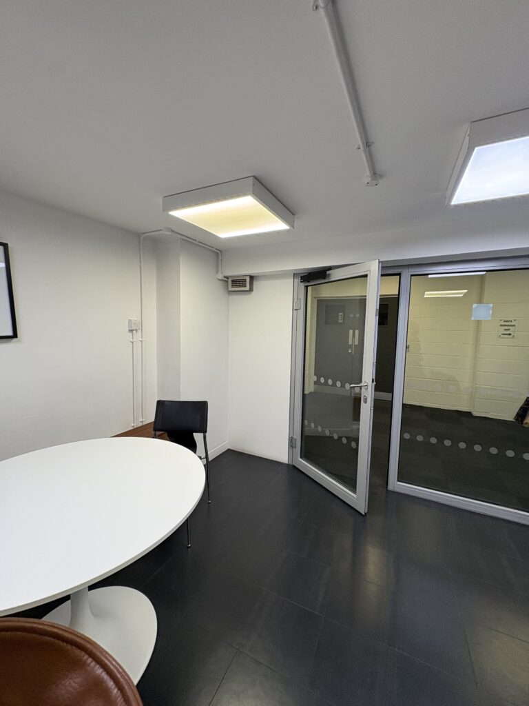 Central London Therapy room near London Bridge -Kitchen in Basement